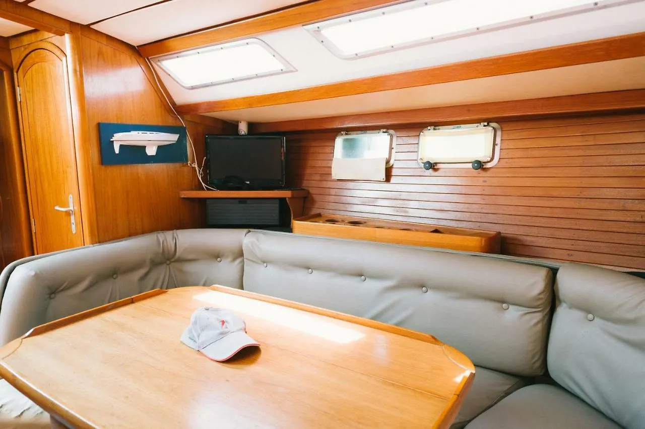 فندق كاتانيافي  House Boat إيطاليا